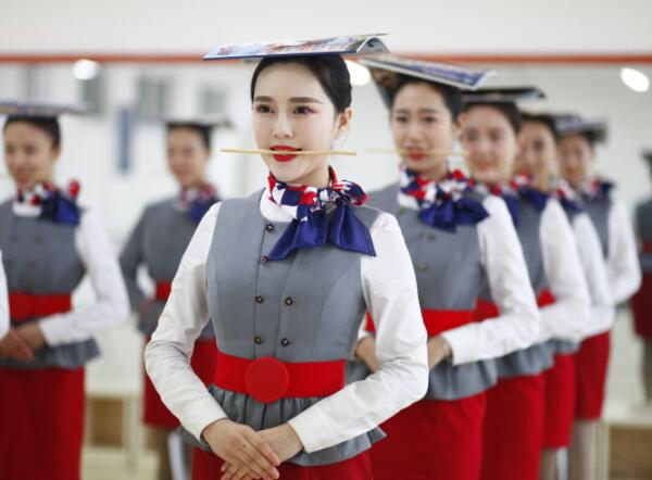 高铁、地铁乘务员与空姐专业就业前景怎么样?月薪多少?